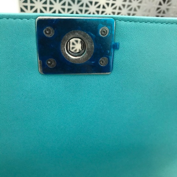 SOLD - Chanel Old Medium Boy - Picture 7 of 11